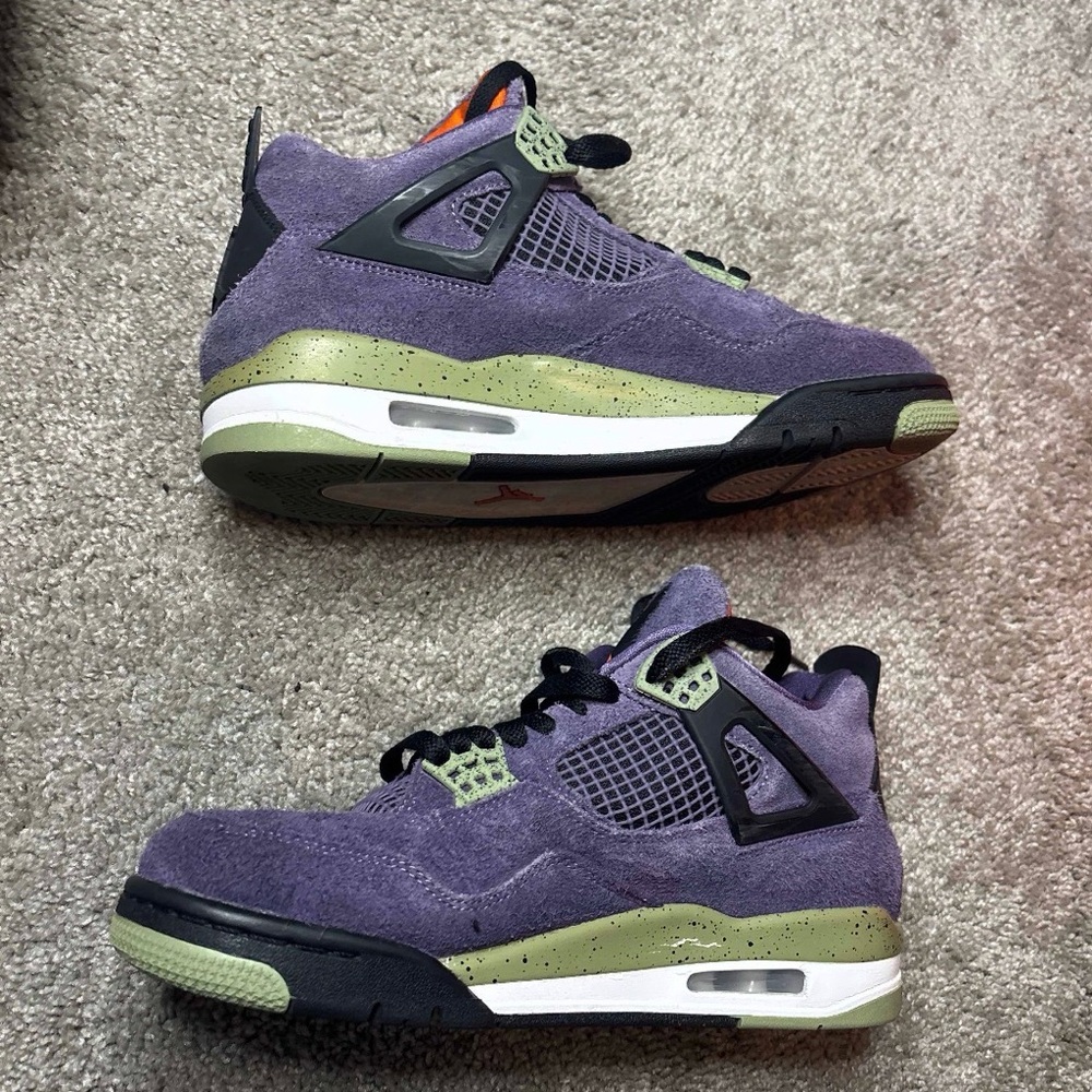 WMNS Air Jordan 4 Retro - `Canyon Purple’ Size 10 (Men’s 8.5)